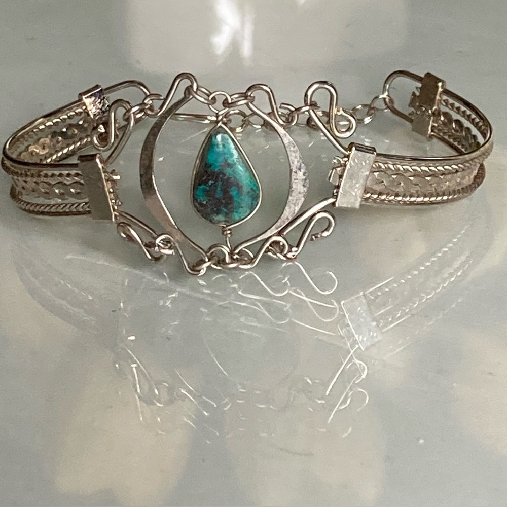 Unique Silver Tone & Natural Teardrop Stone Bracelet
